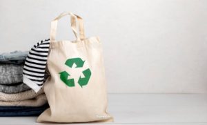 Purane kapdon ko reuse kaise karein?